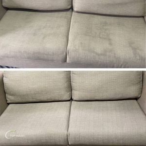 Comparação antes e depois da limpeza técnica de tecido em sofá, demonstrando resultado